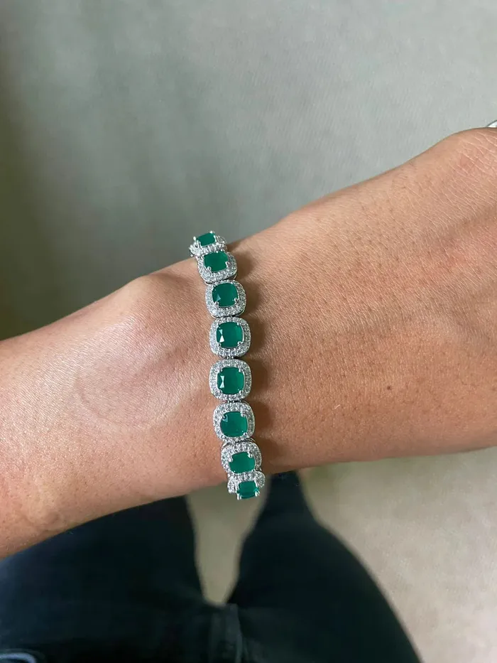 PRERTO ECOMMERCE PRIVATE LIMITED Emerald Sol Necklace Set Necklaces