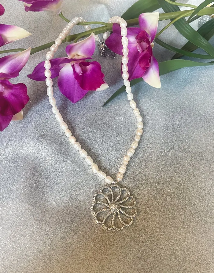 Sophiareneboutiquecom Pearls And Pave Class Act Necklace Necklaces Sophiareneboutiquecom Pearls And Pave Class Act Necklace Necklaces
